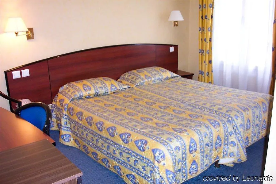Hotel Des Deux Avenues Paris 3*,