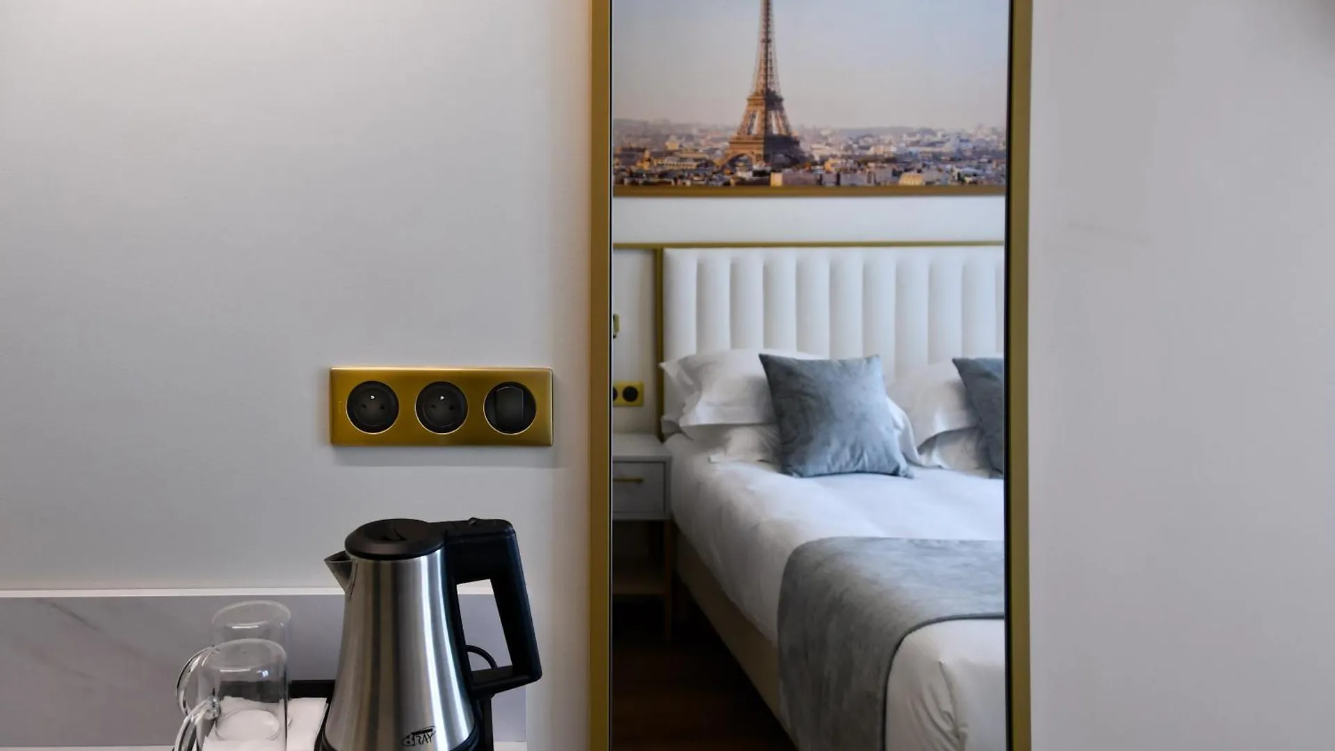 Hotel Des Deux Avenues Paris 3*,
