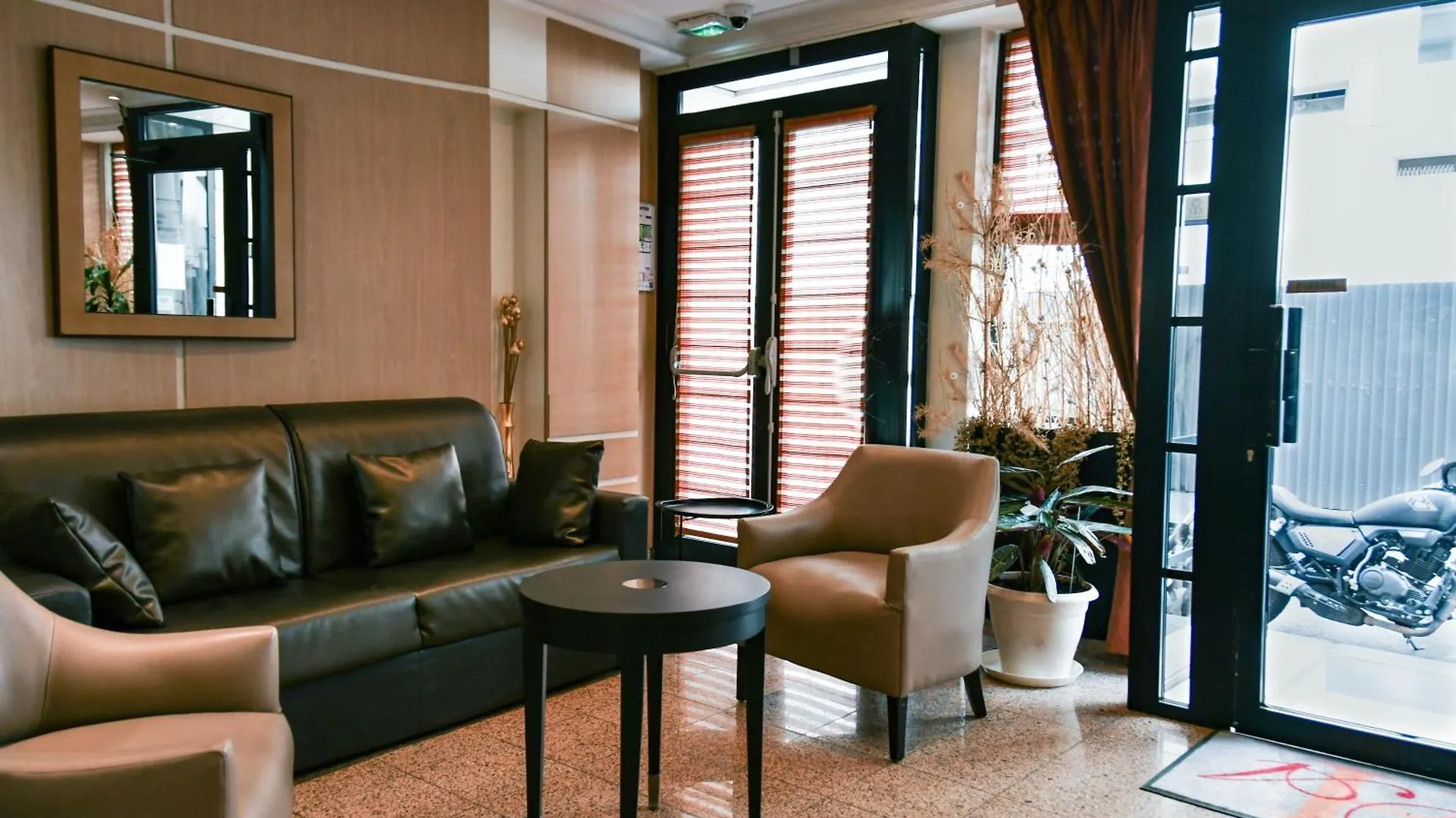 Hotel Des Deux Avenues Paris