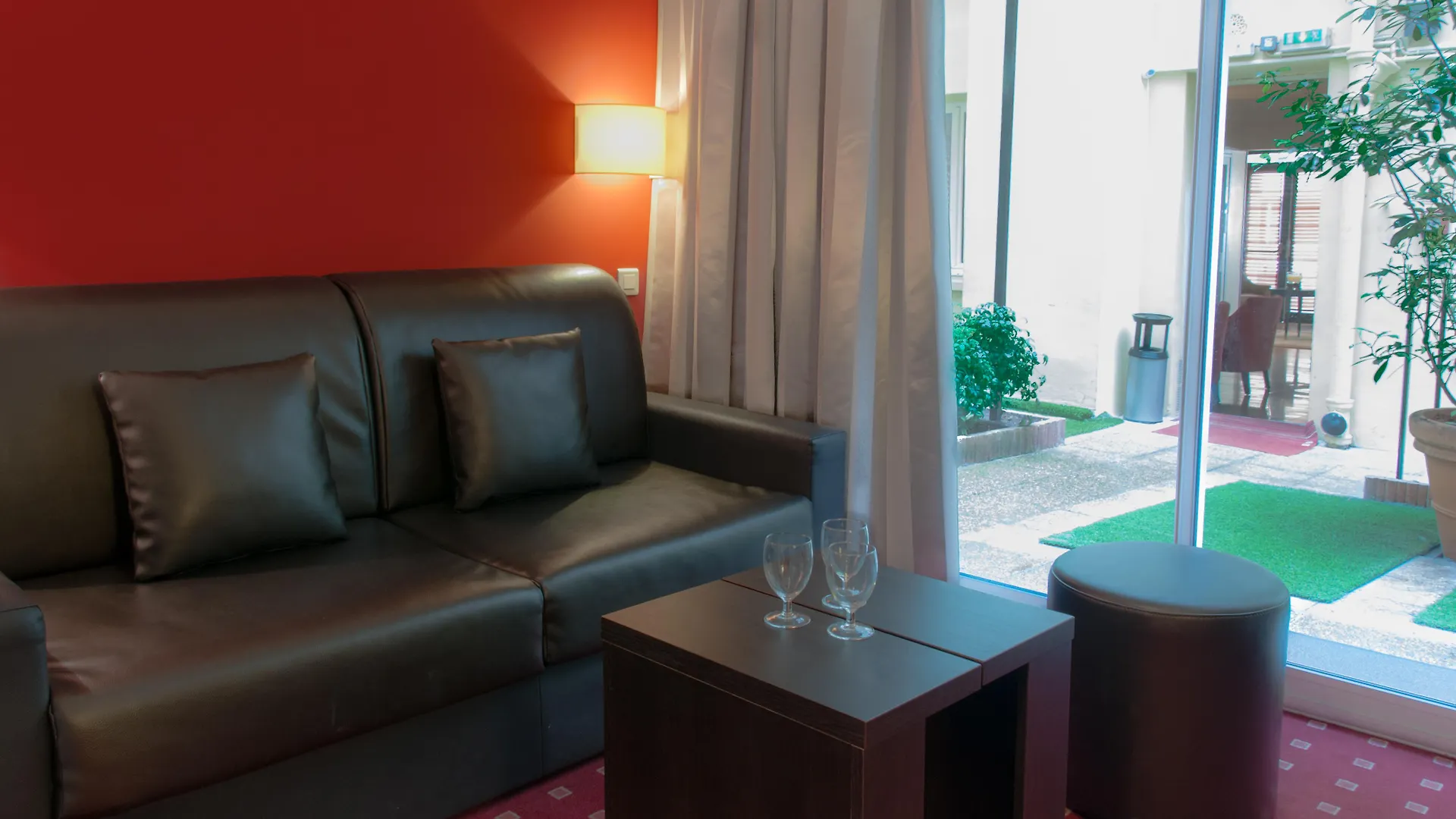 Hotel Des Deux Avenues Paris 3*,