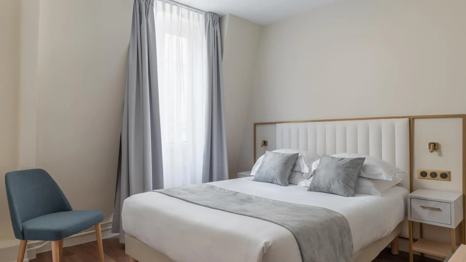 Hotel Des Deux Avenues contacts