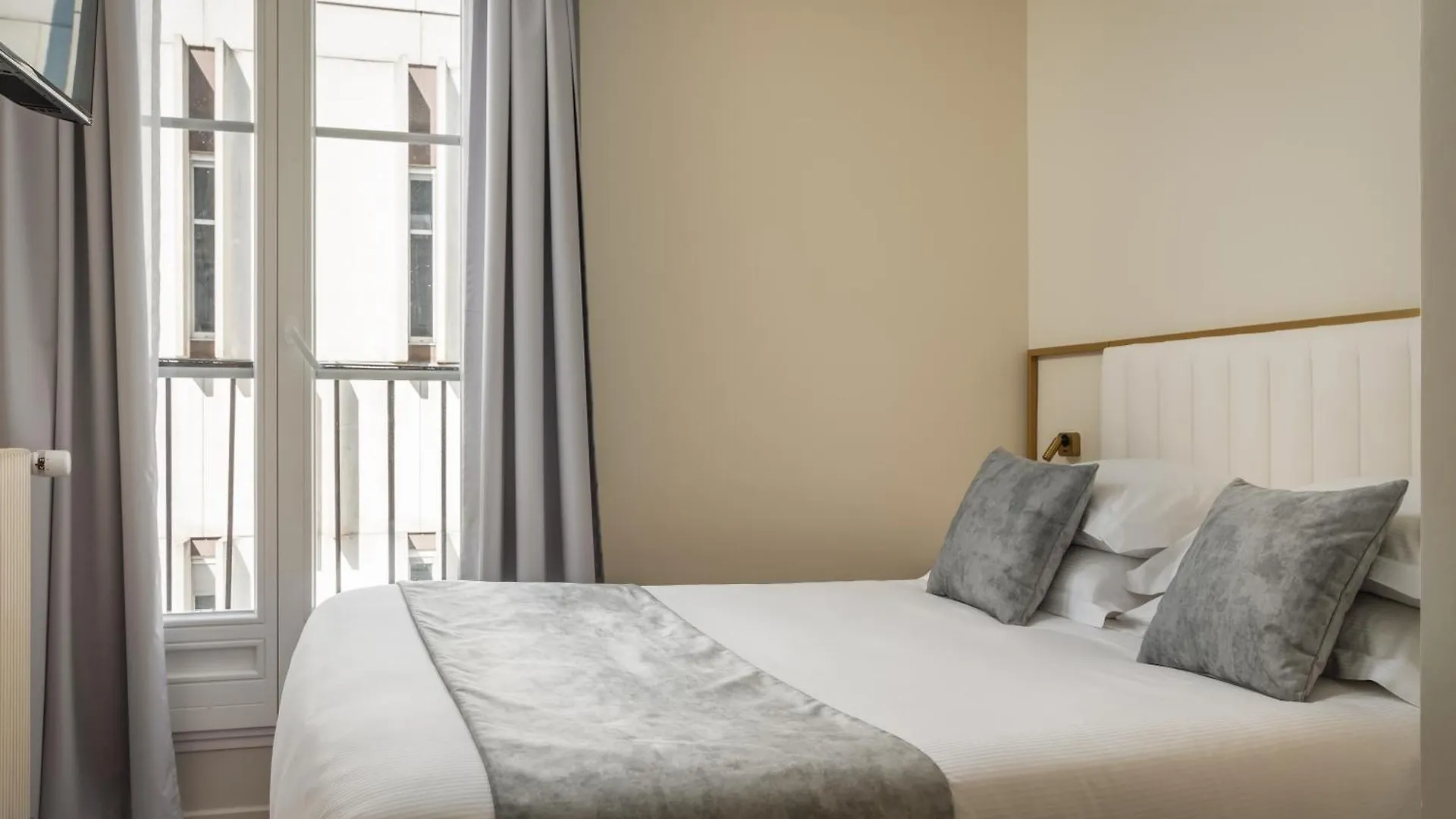 Hotel Des Deux Avenues Paris