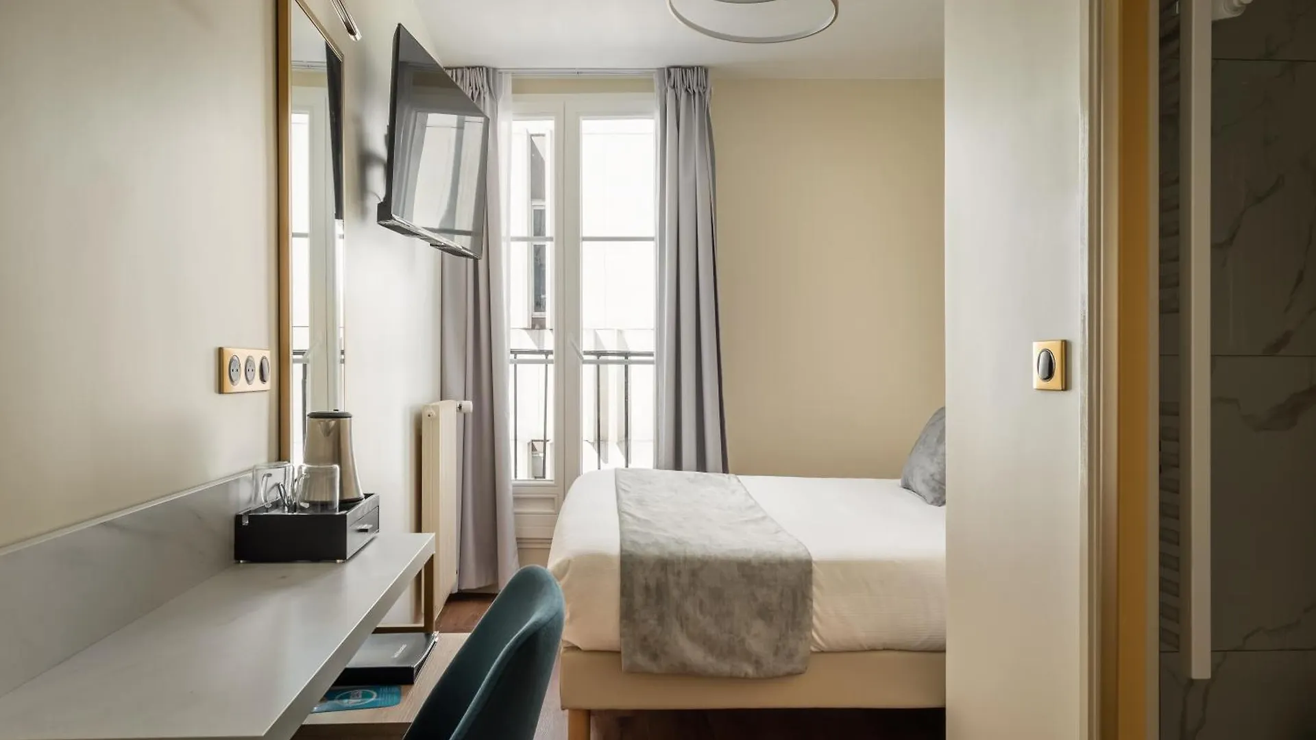 Hotel Des Deux Avenues Paris 3*,  France